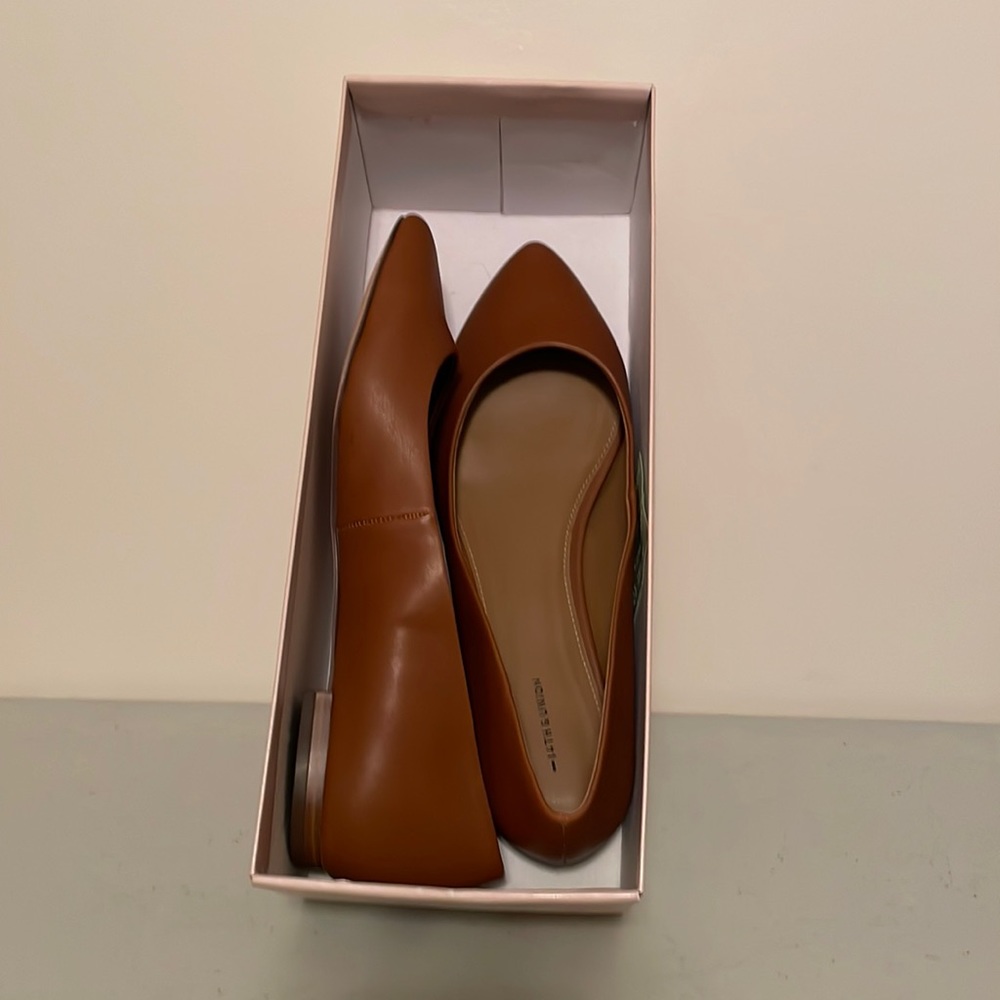 14th & Union (Nordstrom) Carmel Faux Leather Pointed Toe Size 9M Like New